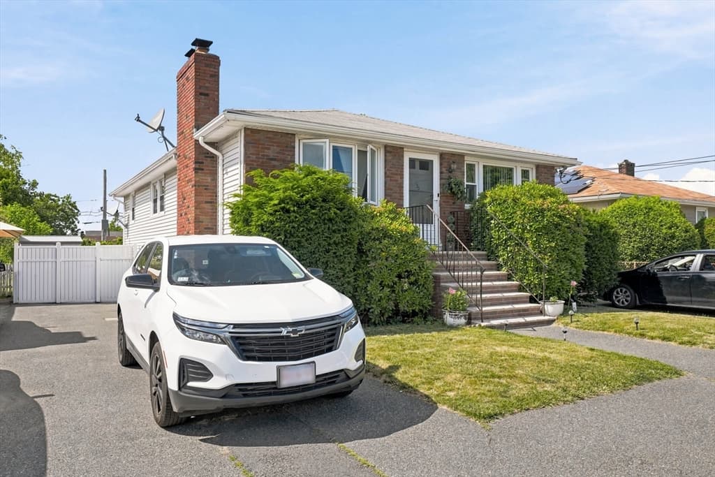 52 Augustus St, Revere MA 02151