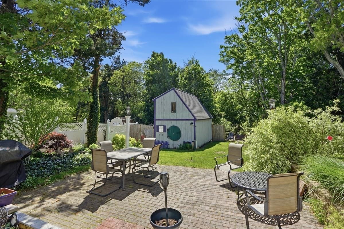 Single Family Residence at 92 Lookout Point Rd, Plymouth MA 02360, photo 8 of 42