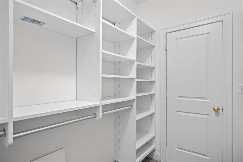 Condominium at 18 Talbot Lane # 18, Reading MA 01867, Reading, photo 23 of 33