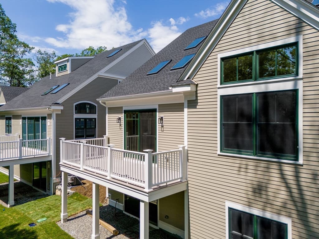 Condominium at 18 Talbot Lane # 18, Reading MA 01867, Reading, photo 17 of 33