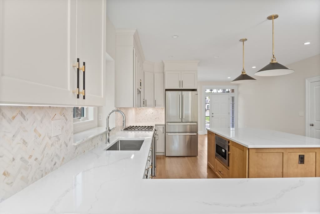 Condominium at 18 Talbot Lane # 18, Reading MA 01867, Reading, photo 9 of 33