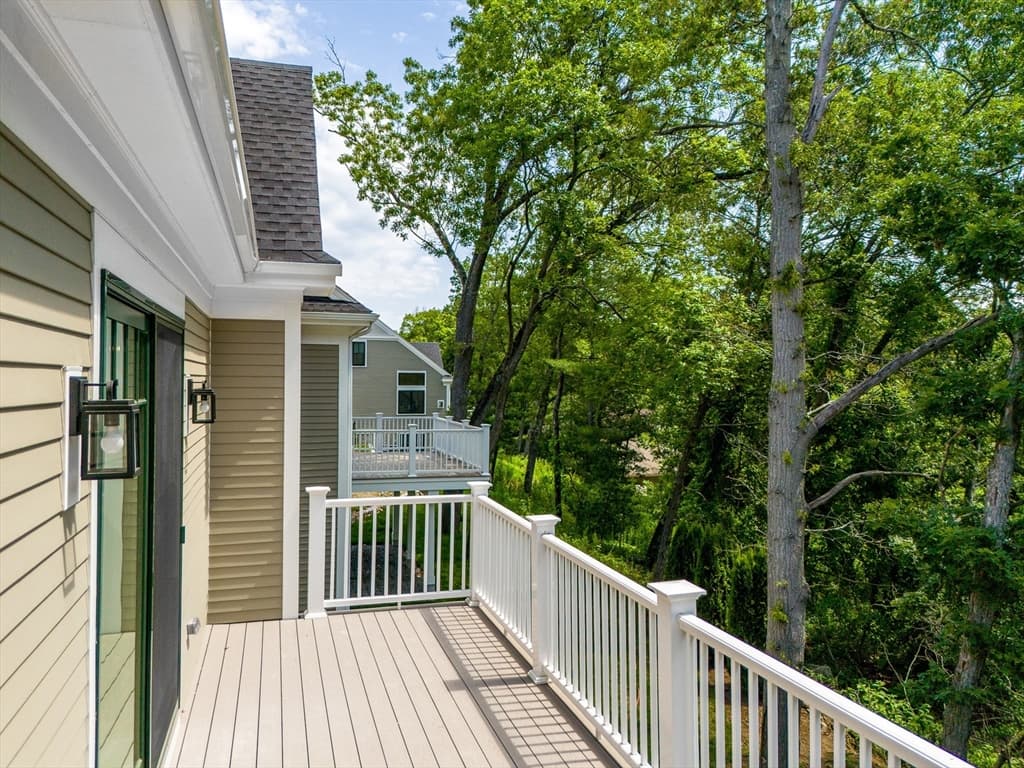 Condominium at 18 Talbot Lane # 18, Reading MA 01867, Reading, photo 15 of 33