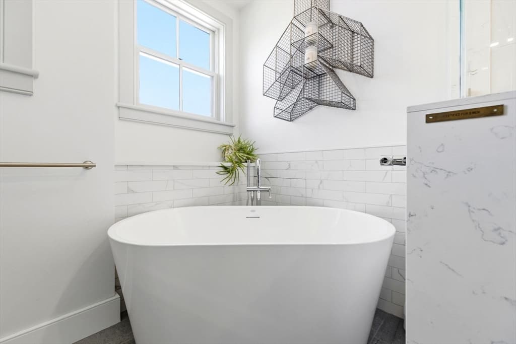 Condominium at 284 Bunker Hill St # 5, Boston MA 02129, Boston, photo 22 of 28