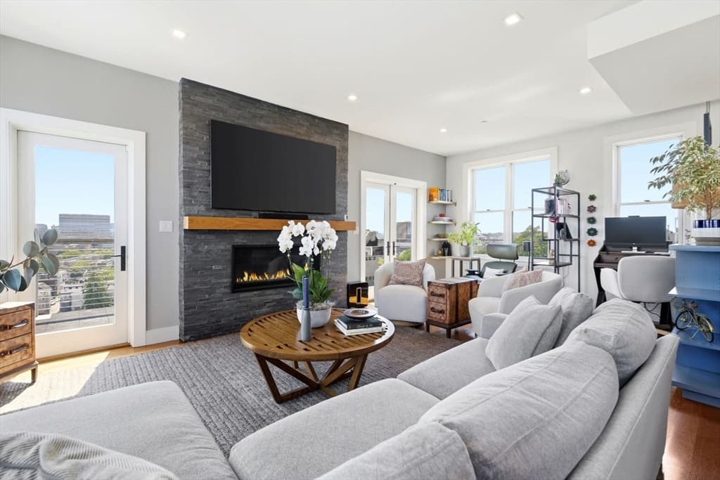 Condominium at 284 Bunker Hill St # 5, Boston MA 02129, Boston, photo 15 of 28