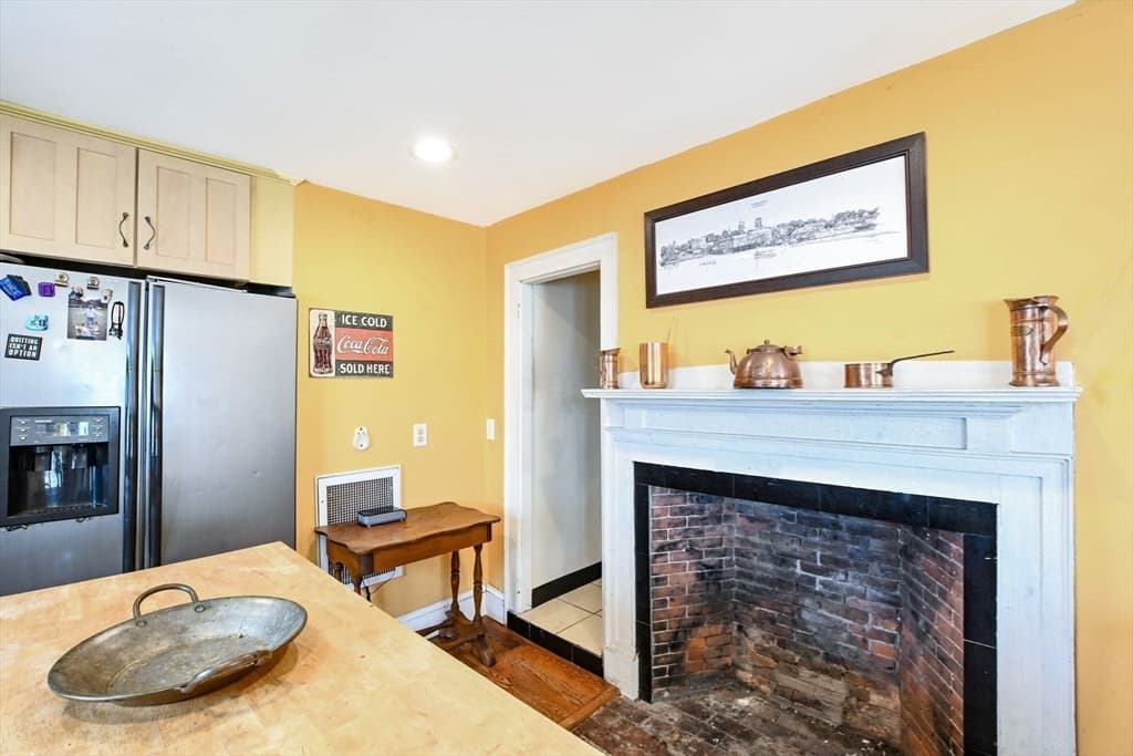 Single Family Residence at 16 Middle St, Fairhaven MA 02719, photo 7 of 34