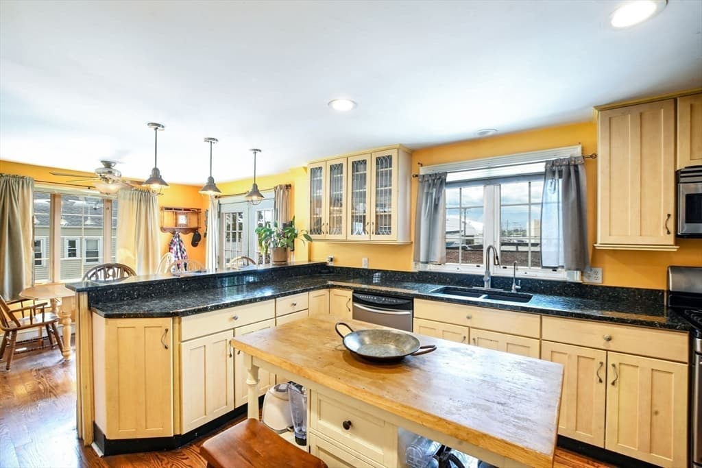Single Family Residence at 16 Middle St, Fairhaven MA 02719, photo 5 of 34