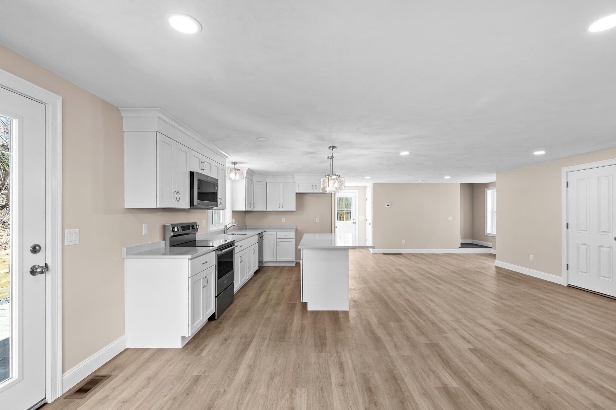 Single Family Residence at 1234 State Rd # 5, Plymouth MA 02360, photo 10 of 37