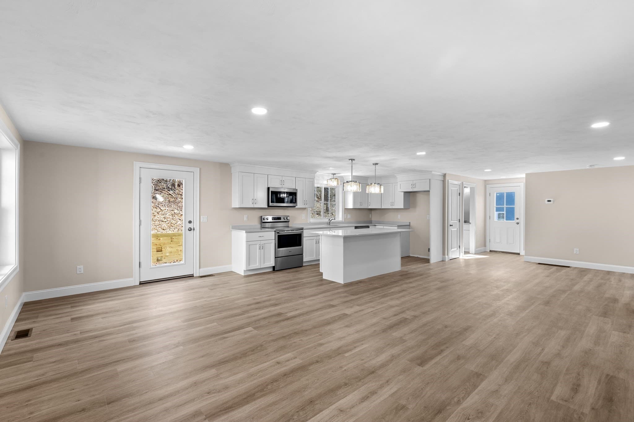Single Family Residence at 1234 State Rd # 5, Plymouth MA 02360, photo 4 of 37