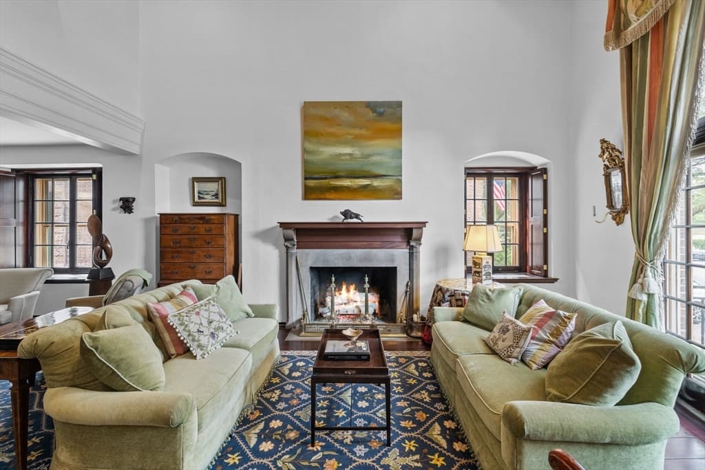Single Family Residence at 1 West Hill Place, Boston MA 02114, photo 2 of 22