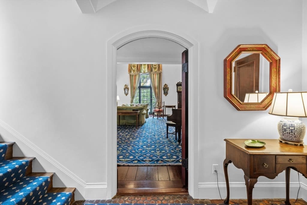 Single Family Residence at 1 West Hill Place, Boston MA 02114, photo 6 of 22