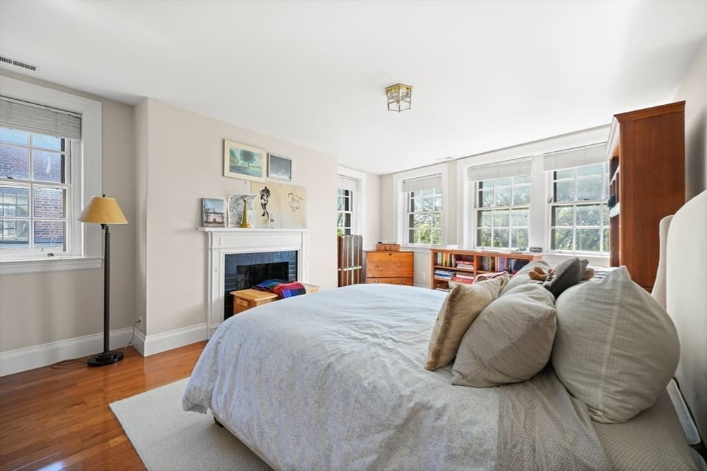 Single Family Residence at 1 West Hill Place, Boston MA 02114, photo 16 of 22