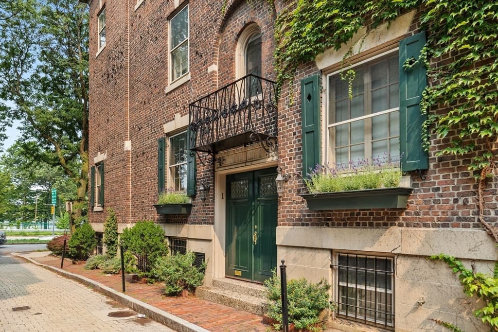 Single Family Residence at 1 West Hill Place, Boston MA 02114, photo 22 of 22