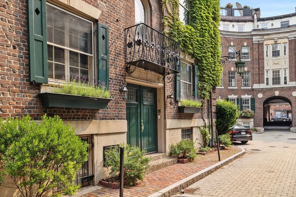 1 West Hill Place, Boston MA 02114