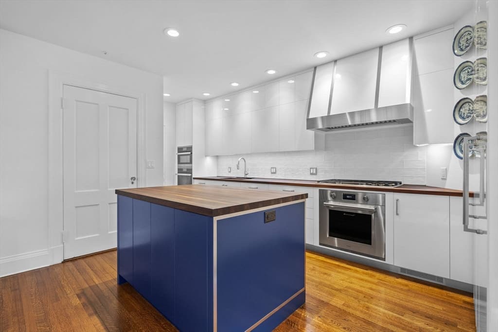 Single Family Residence at 1 West Hill Place, Boston MA 02114, photo 8 of 22