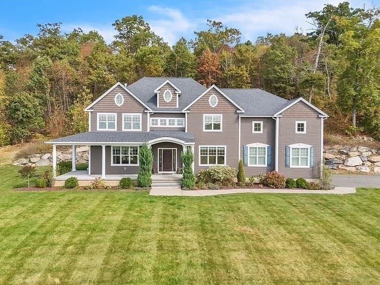 110 Munsing Rdg, Granby MA 01033