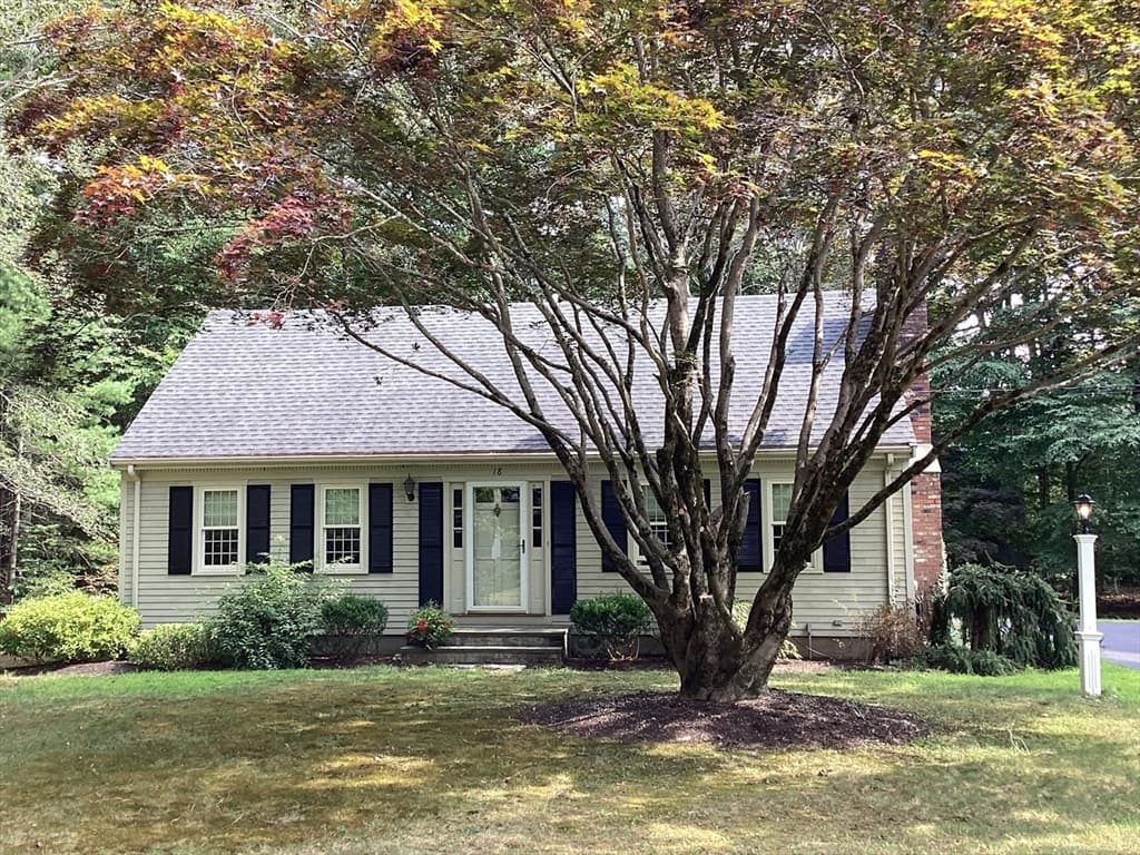 18 Bennett Rd, Rochester MA 02770