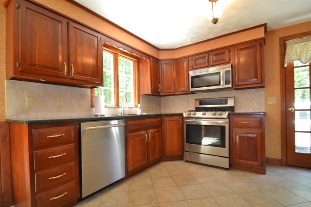 18 Bennett Rd, Rochester MA 02770 photo 5