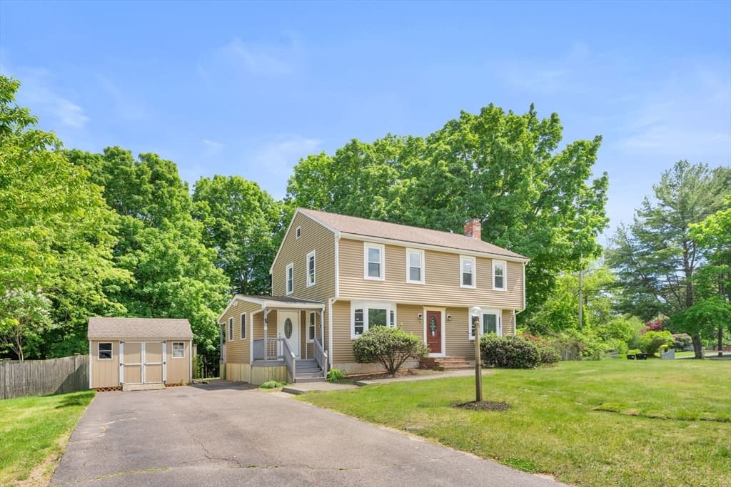 Single Family Residence at 5 Tuckoosa Cir, Bridgewater MA 02324, photo 2 of 37