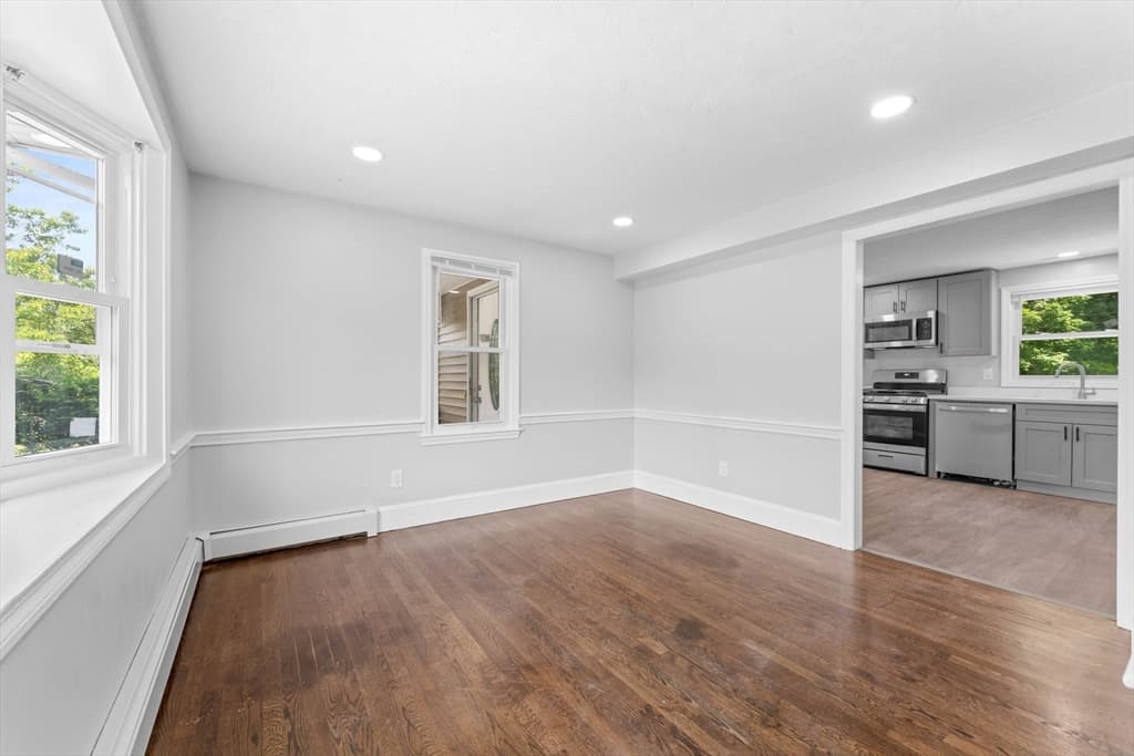 Single Family Residence at 5 Tuckoosa Cir, Bridgewater MA 02324, photo 12 of 37