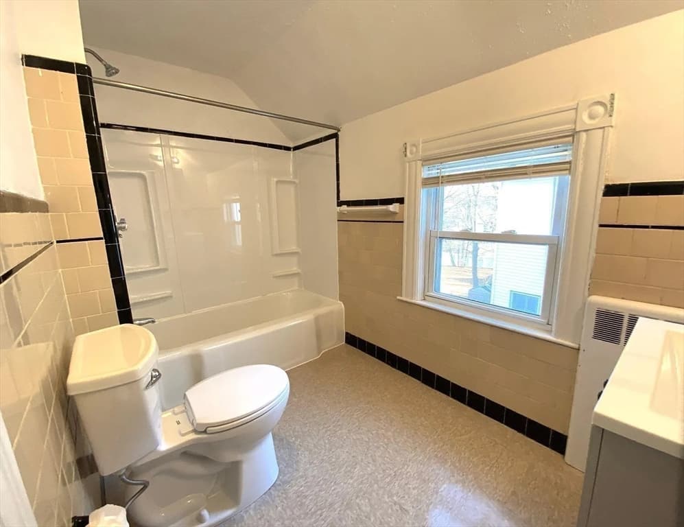 4 Family at 18-20 North High Street, Melrose MA 02176, Melrose, photo 12 of 37