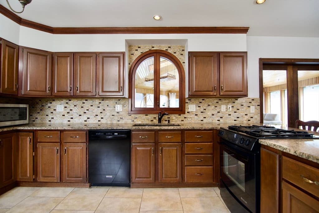 Single Family Residence at 597 Chapin St, Ludlow MA 01056, Ludlow, photo 6 of 42