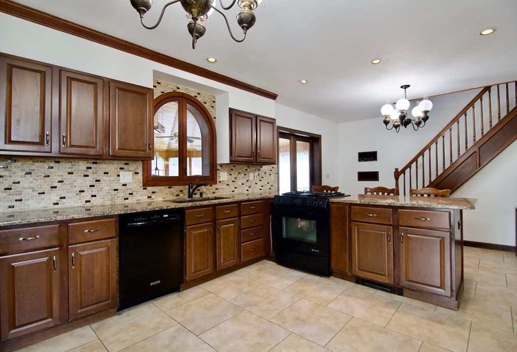 Single Family Residence at 597 Chapin St, Ludlow MA 01056, Ludlow, photo 5 of 42