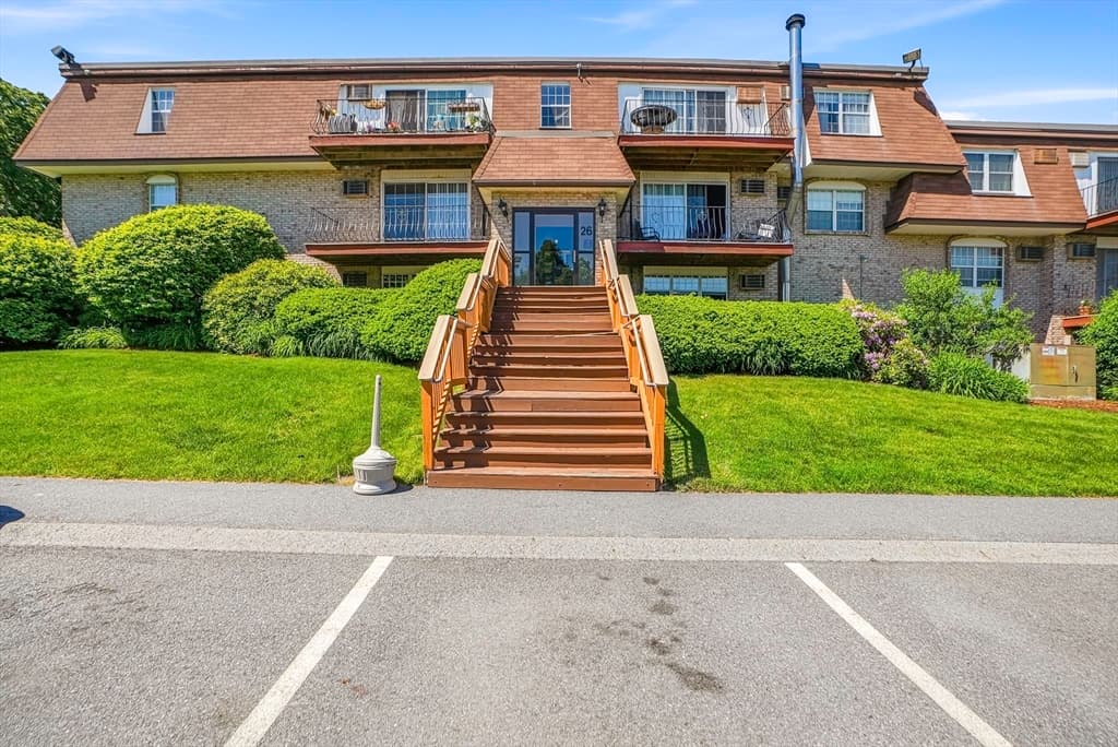 26 Williamsburg Ct # 12, Shrewsbury MA 01545