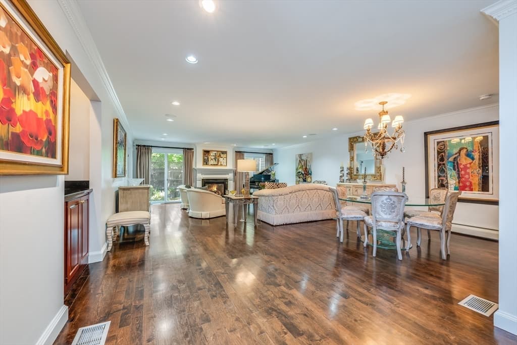 439 Dedham St # C, Newton MA 02459
