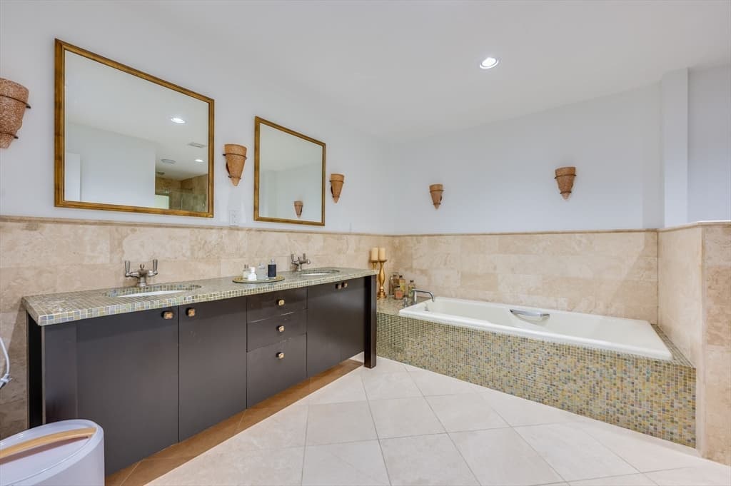 Condominium at 439 Dedham St # C, Newton MA 02459, photo 19 of 28