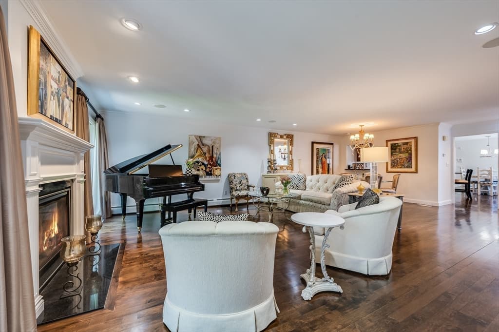 Condominium at 439 Dedham St # C, Newton MA 02459, photo 4 of 28