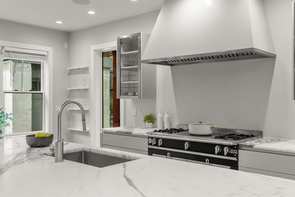 24 Sigourney St # 2, Boston MA 02130 photo 10