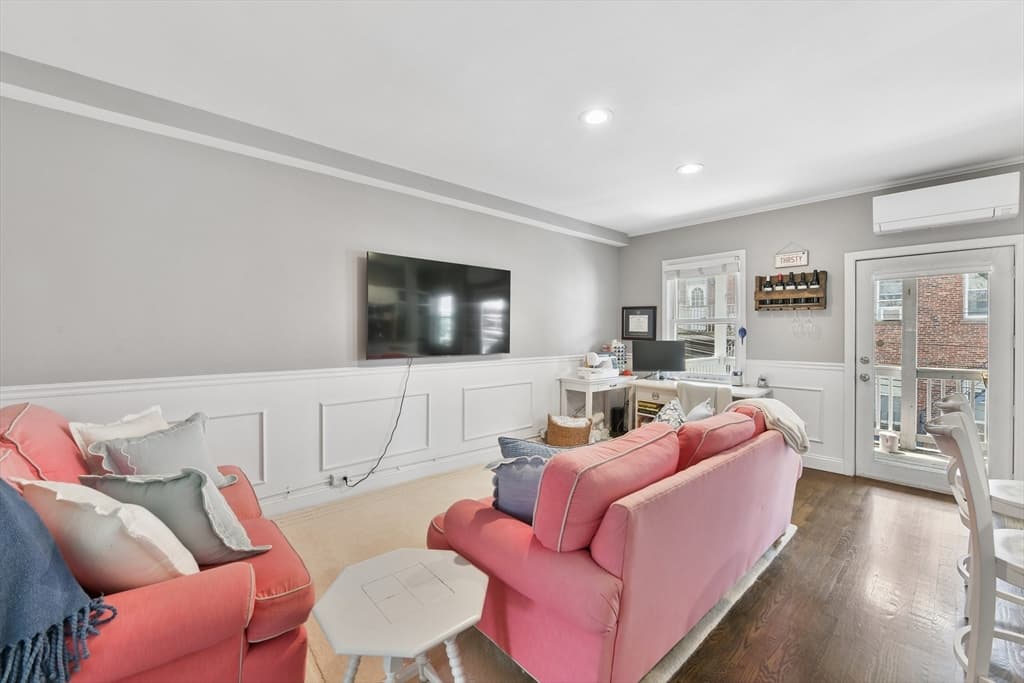 Condominium at 253 Gold St # 2, Boston MA 02127, Boston, photo 2 of 10