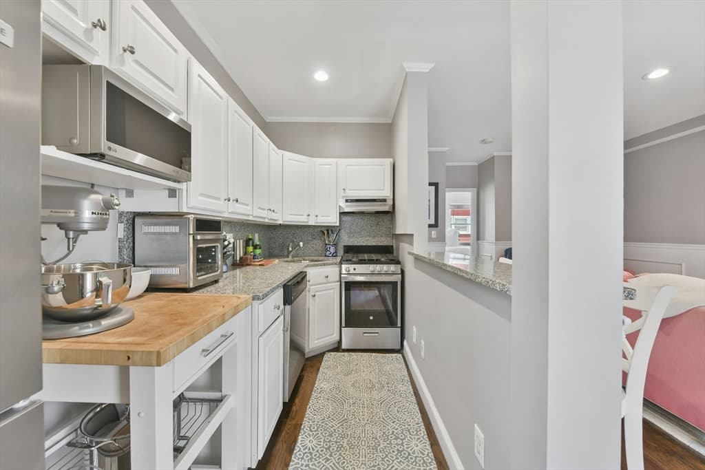 Condominium at 253 Gold St # 2, Boston MA 02127, Boston, photo 6 of 10