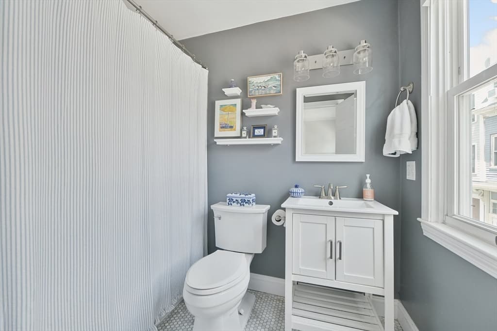 Condominium at 253 Gold St # 2, Boston MA 02127, Boston, photo 9 of 10