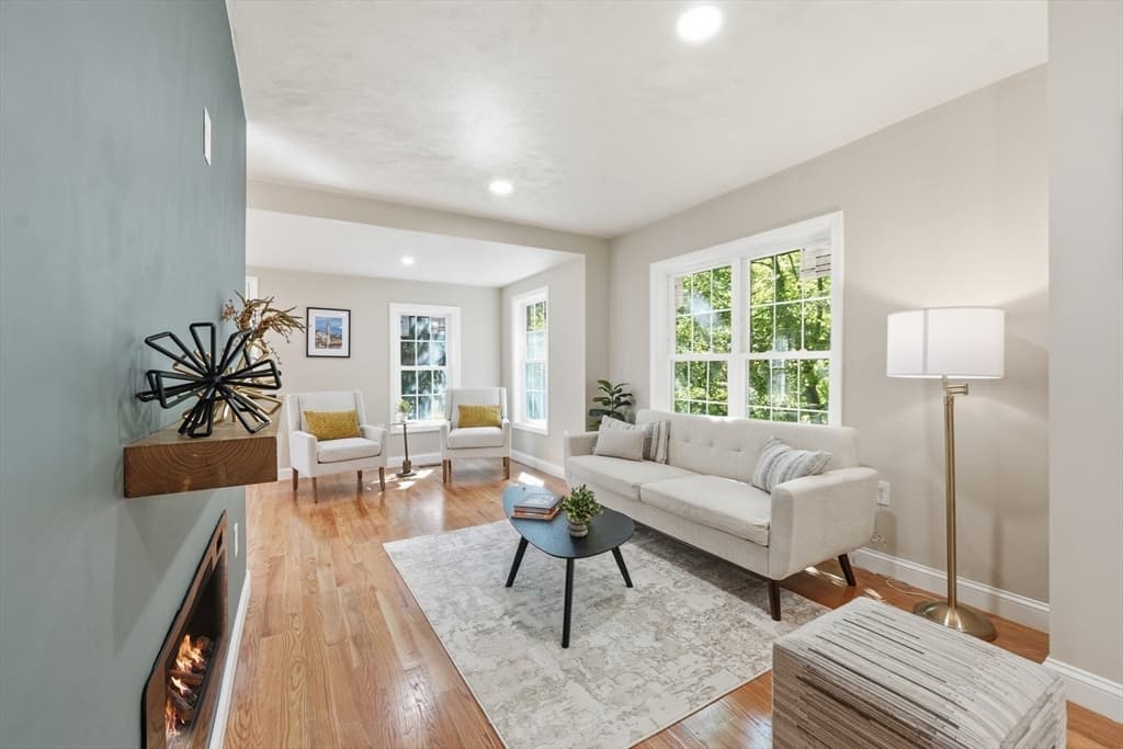 Single Family Residence at 330 Leicester St, Auburn MA 01501, photo 7 of 28