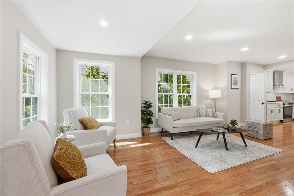 Single Family Residence at 330 Leicester St, Auburn MA 01501, photo 3 of 28