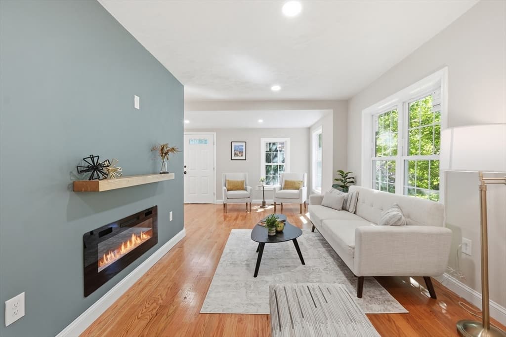Single Family Residence at 330 Leicester St, Auburn MA 01501, photo 5 of 28