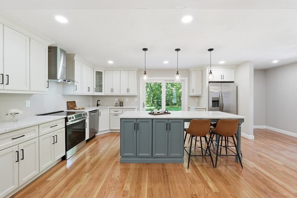 Single Family Residence at 330 Leicester St, Auburn MA 01501, photo 10 of 28