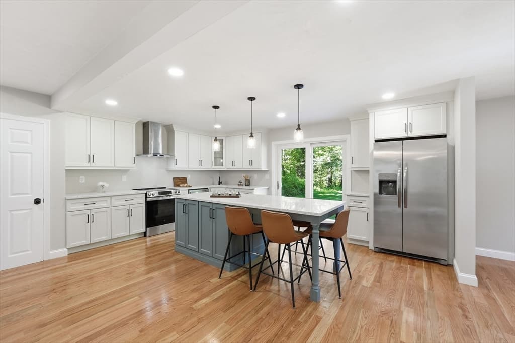 Single Family Residence at 330 Leicester St, Auburn MA 01501, photo 4 of 28
