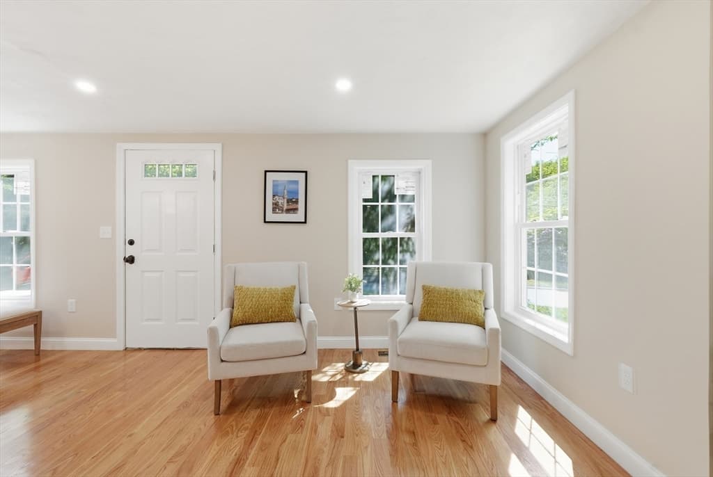 Single Family Residence at 330 Leicester St, Auburn MA 01501, photo 8 of 28