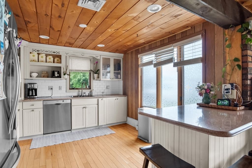 Single Family Residence at 628 Broadway - Aka Ward Ter, Lynnfield MA 01940, photo 11 of 42