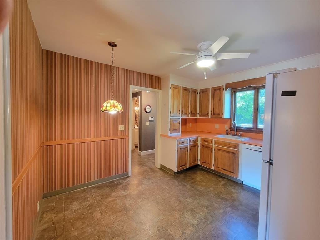 Single Family Residence at 1 Park Street, Athol MA 01331, photo 9 of 39