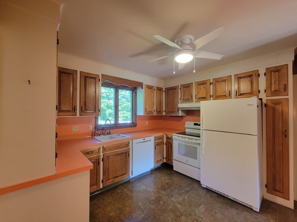 Single Family Residence at 1 Park Street, Athol MA 01331, photo 10 of 39