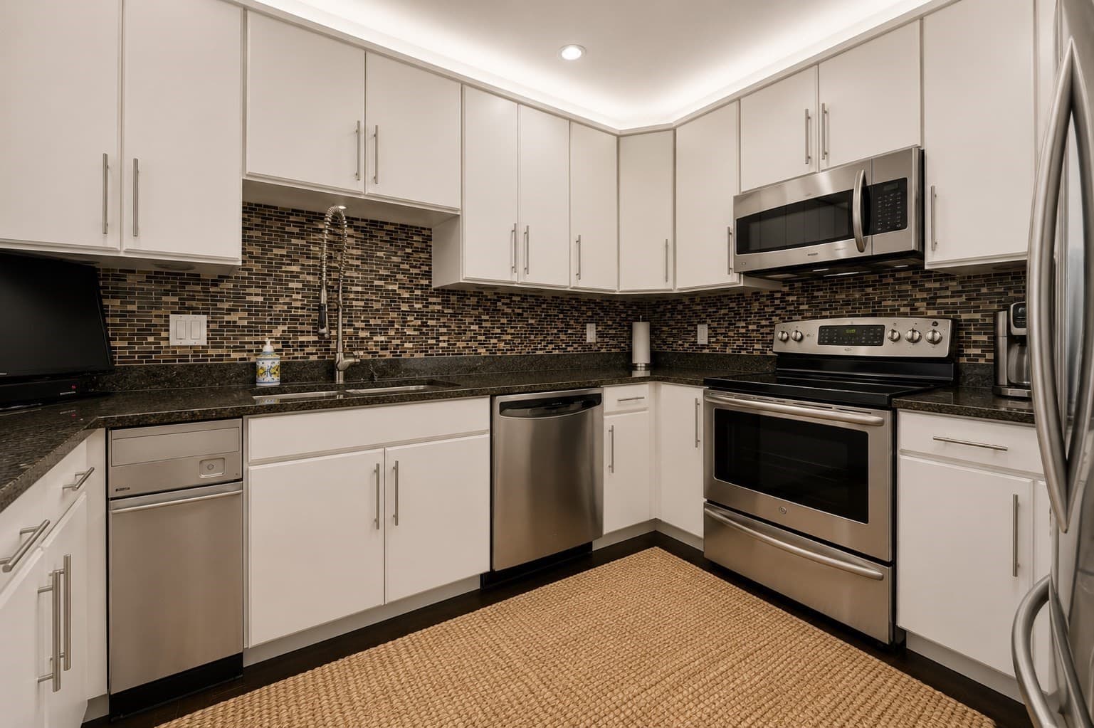 Condominium at 567 Tremont # 32, Boston MA 02118, photo 7 of 18