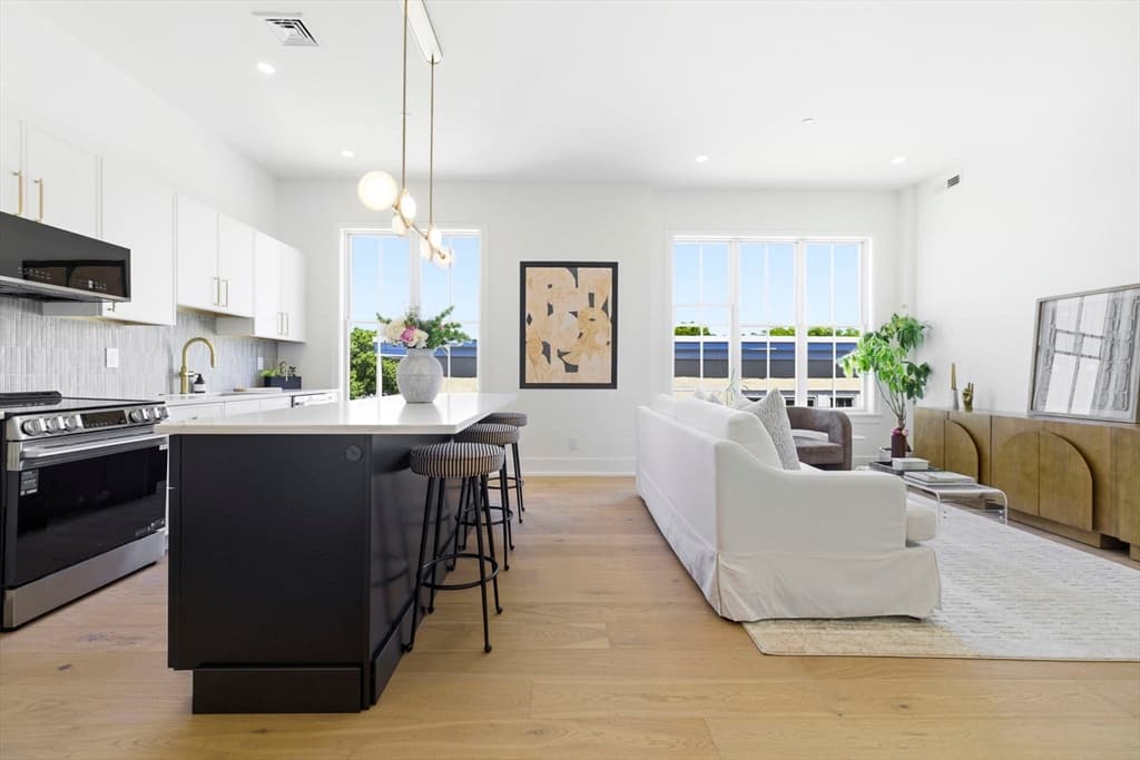 Condominium at 4471 Washington St # 8, Boston MA 02131, Boston, photo 6 of 30