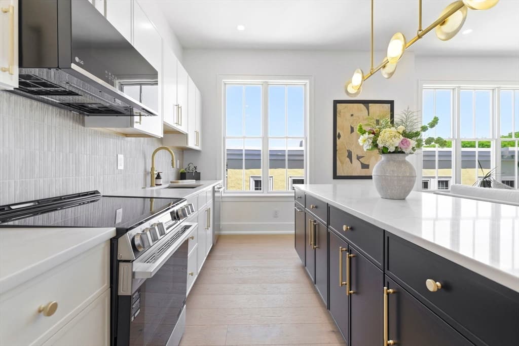 Condominium at 4471 Washington St # 8, Boston MA 02131, Boston, photo 7 of 30