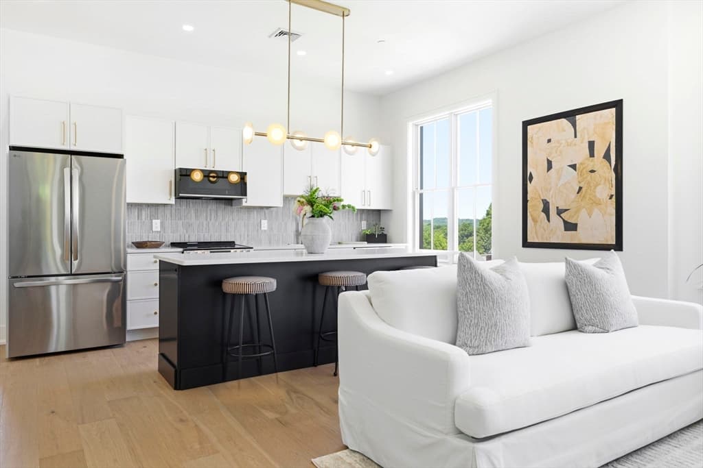 Condominium at 4471 Washington St # 8, Boston MA 02131, Boston, photo 3 of 30