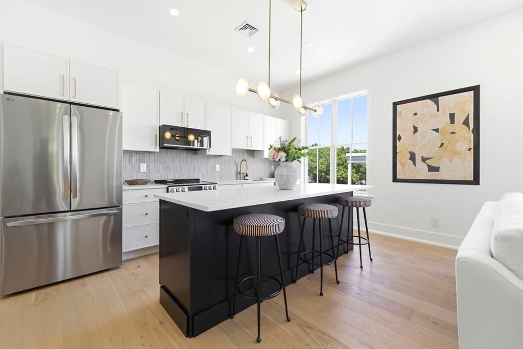 Condominium at 4471 Washington St # 8, Boston MA 02131, Boston, photo 9 of 30