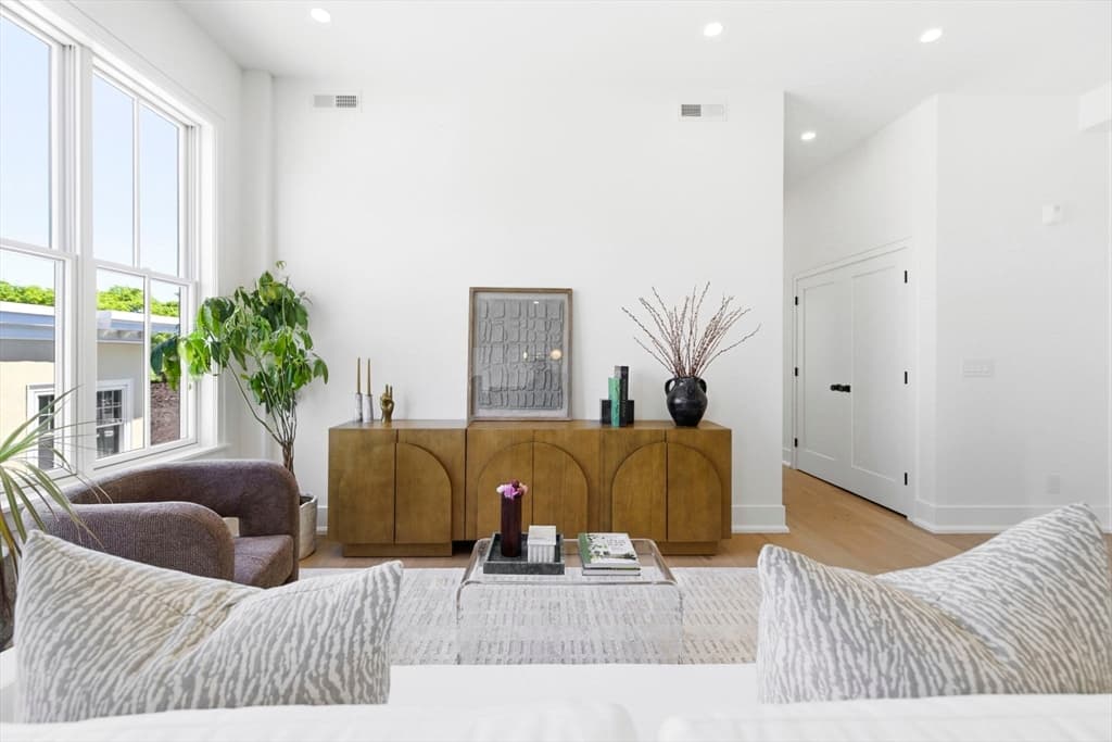Condominium at 4471 Washington St # 8, Boston MA 02131, Boston, photo 14 of 30