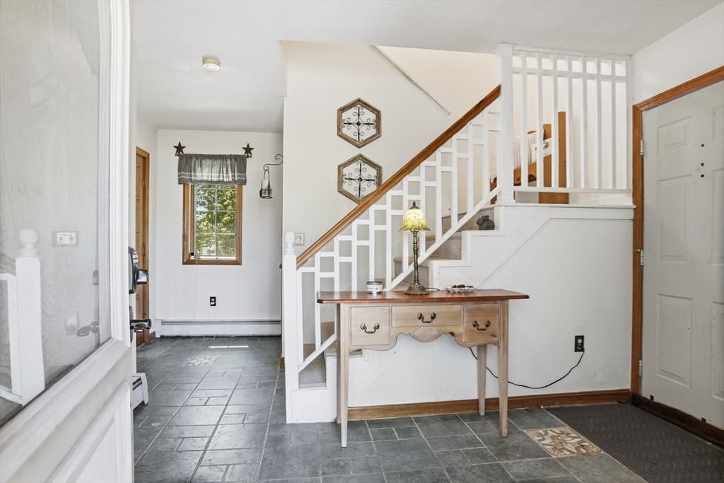 25 Thomas Pl, Leominster MA 01453 photo 14